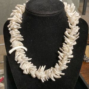 Vintage 1970s era shell choker summertime fun